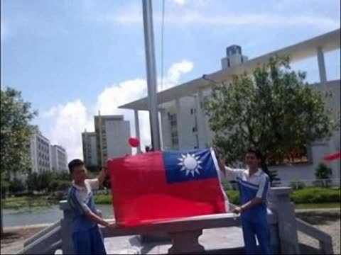 中國學生升起青天白日旗 嚮往民主自由的中華民國