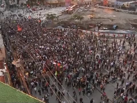巴西20万人示威抗议公交票上涨 