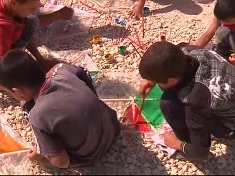 世界难民日前夕 叙童放风筝飞希望